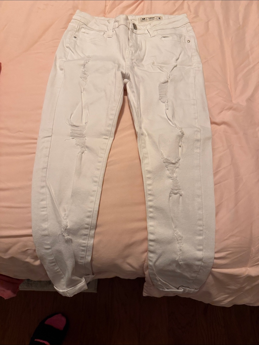 i&M White Distressed Erin capri